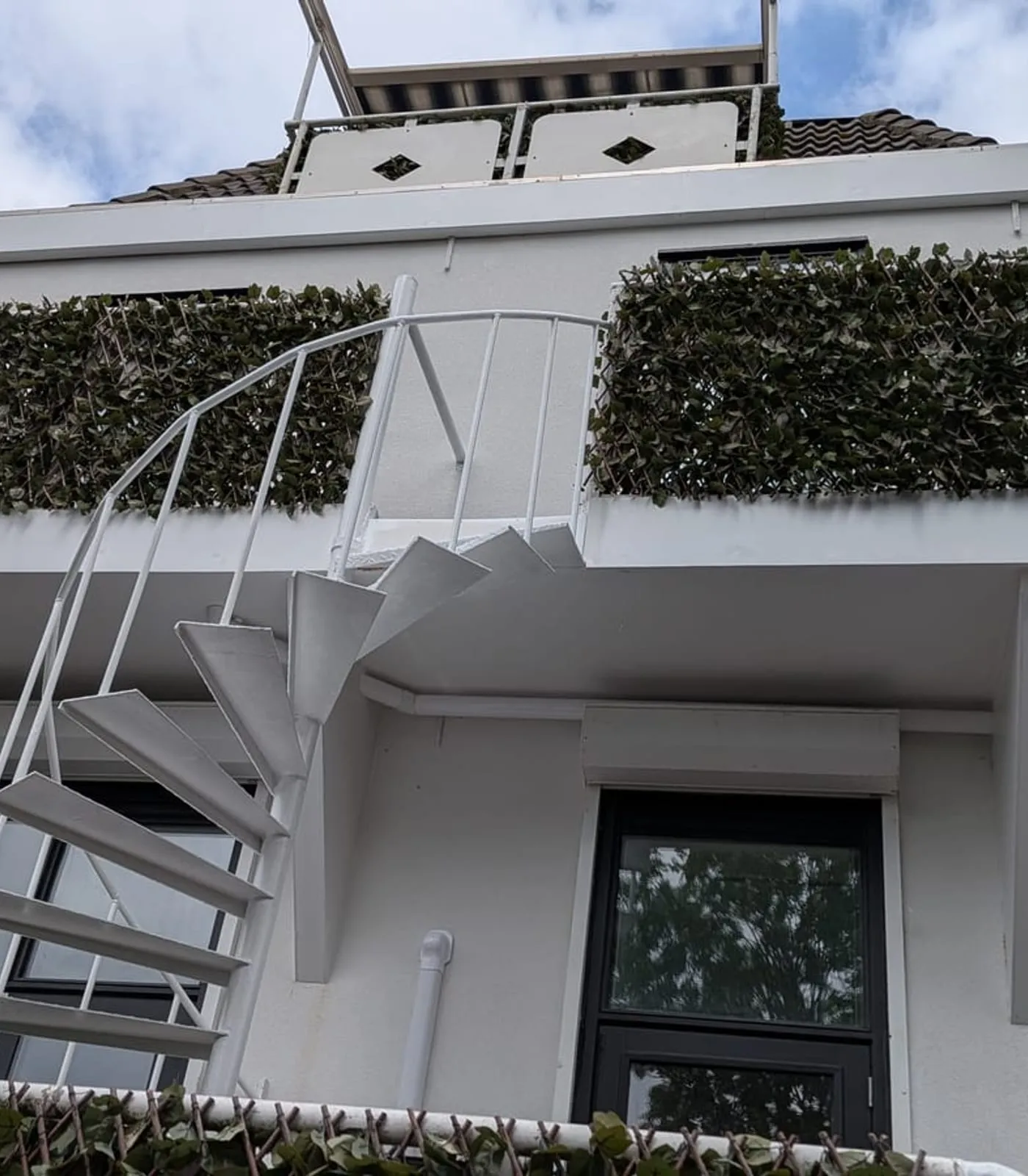 Gerenoveerde achtergevel met wenteltrap, uitgevoerd door Gabi Totaalbouw